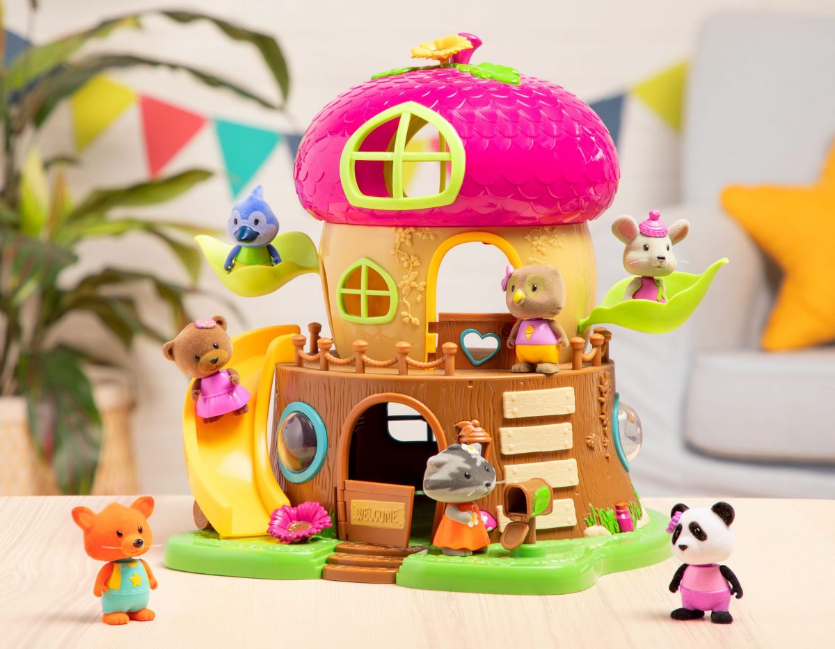 Acorn Treehouse Playhouse with Bobblehead Character Li'l Woodzeez
